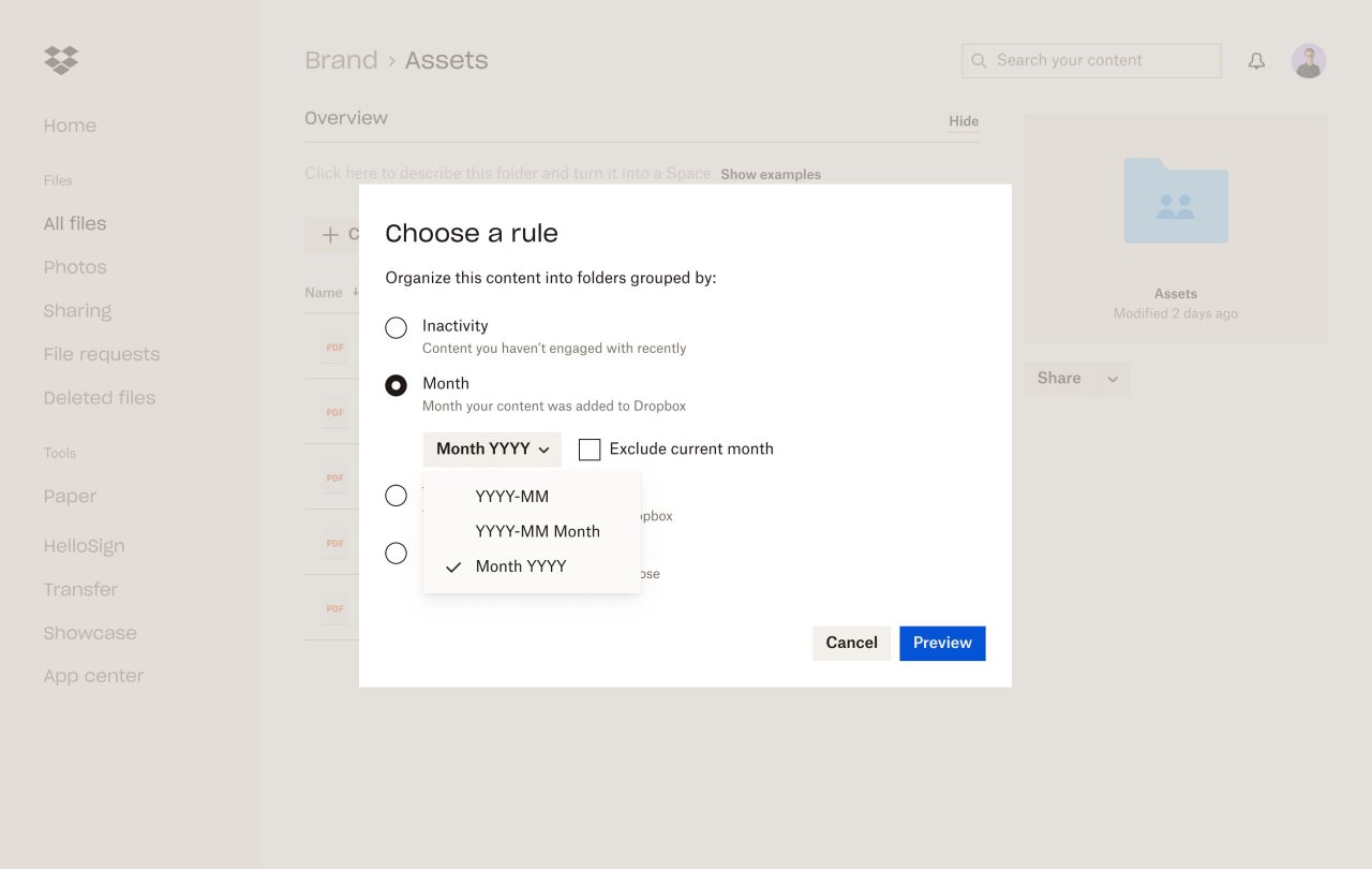 Interface utilisateur avec des personnes gérant des fichiers à l'écran